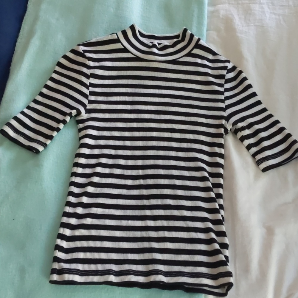 Black and white striped high neck quarter sleever.